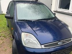 Blau Gebraucht 2002 Ford Fiesta Ghia Limousine | 800 € (Guter Preis)
