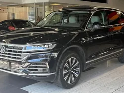 Deep black perleffekt Gebraucht 2021 VW Touareg Elegance SUV | 46.850 € (Fairer Preis)