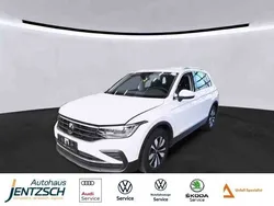 Oryxweiß perlmutteffekt Gebraucht 2024 VW Tiguan Move SUV | 33.590 € (Guter Preis)