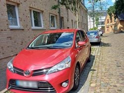 Rot Gebraucht 2012 Toyota Verso Van / Kleinbus | 9.500 € (Teuer)