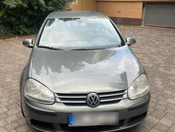 Grün Gebraucht 2004 VW Golf V Limousine | 2.850 € (Teuer)