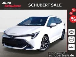 Schneeweiß Gebraucht 2024 Toyota Corolla Team Kombi | 30.980 € (Fairer Preis)