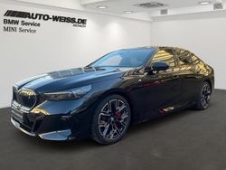 Black sapphire metallic (schwarz) Gebraucht 2023 BMW i5 M Sport Limousine | 57.900 € (Fairer Preis)