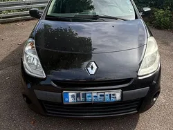 Schwarz Gebraucht 2011 Renault Clio II Expression Kleinwagen | 2.500 € (Etwas zu teuer)