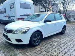 Weiß Gebraucht 2010 Kia Ceed Kleinwagen | 950 € (Superpreis)