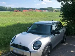 Silber Gebraucht 2024 Mini Cooper Essential Kleinwagen | 27.000 € (Guter Preis)