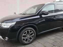Pantherschwarz (p) Gebraucht 2015 Mitsubishi Outlander Instyle SUV | 8.990 € (Guter Preis)