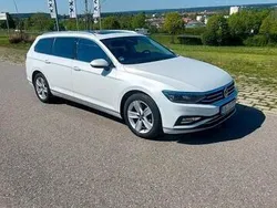Weiß Gebraucht 2019 VW Passat Elegance Kombi | 25.499 € (Teuer)