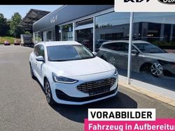 Weiß Gebraucht 2022 Ford Focus Titanium Kombi | 20.699 € (Fairer Preis)