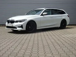 Alpinweiss uni Gebraucht 2022 BMW 318 Advantage Kombi | 26.985 € (Guter Preis)