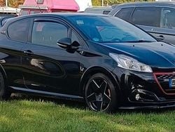 Schwarz Gebraucht 2017 Peugeot 208 GTi by Peugeot Sport Kleinwagen | 7.500 € (Fairer Preis)