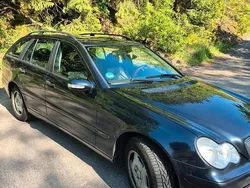 Blau Gebraucht 2004 Mercedes C180 Kombi | 2.350 €