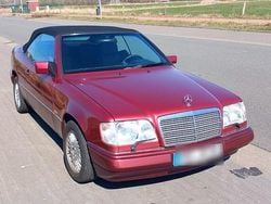 Rot Gebraucht 1994 Mercedes E320 Cabrio | 20.000 €