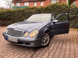 Blau Gebraucht 2003 Mercedes E220 Limousine | 2.600 € (Fairer Preis)