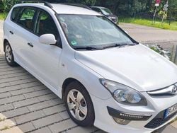 Weiß Gebraucht 2011 Hyundai i30 Classic Kombi | 3.000 € (Guter Preis)