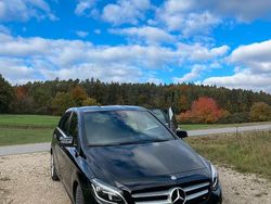 Schwarz Gebraucht 2016 Mercedes B180 Van / Kleinbus | 11.200 € (Superpreis)