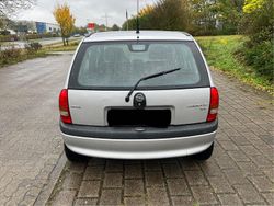 Grau Gebraucht 2000 Opel Corsa Kleinwagen | 1.550 € (Etwas zu teuer)