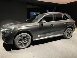 Grau Gebraucht 2023 Mercedes GLC300e AMG SUV | 66.400 € (Teuer)