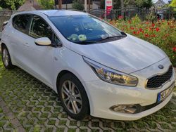 Weiß Gebraucht 2014 Kia Ceed FIFA World Cup Edition Limousine | 8.000 € (Fairer Preis)