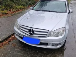 Silber Gebraucht 2011 Mercedes 220 Kombi | 4.000 €
