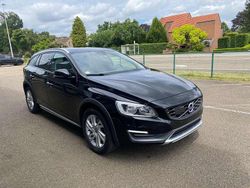 Schwarz Gebraucht 2015 Volvo V60 CC Momentum Kombi | 9.999 €