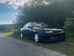 Schwarz Gebraucht 1996 Opel Calibra Coupé | 2.200 €
