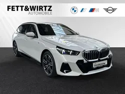 Mineralweiß metallic Gebraucht 2024 BMW 520 M Sport Kombi | 52.800 € (Superpreis)