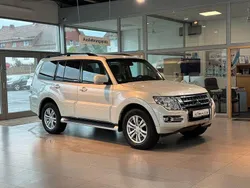 Weiß Gebraucht 2017 Mitsubishi Pajero Diamant Edition SUV | 35.450 € (Etwas zu teuer)