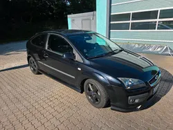 Schwarz Gebraucht 2005 Ford Focus Kleinwagen | 3.300 € (Etwas zu teuer)