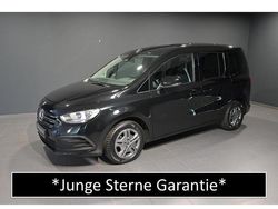 Loparitschwarz metallic Gebraucht 2024 Mercedes T180 Style Van / Kleinbus | 23.760 € (Fairer Preis)