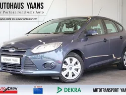 Grau Gebraucht 2014 Ford Focus Limousine | 5.689 € (Superpreis)