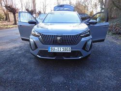 Grau Gebraucht 2023 Peugeot e-2008 GT SUV | 24.400 € (Etwas zu teuer)