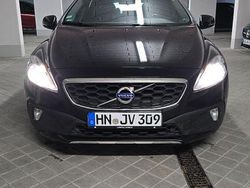 Schwarz Gebraucht 2015 Volvo V40 CC Ocean Race Kombi | 13.150 € (Fairer Preis)