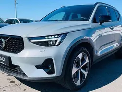Grau Gebraucht 2024 Volvo XC40 Plus SUV | 39.870 € (Fairer Preis)