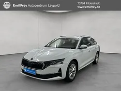 Weiß Gebraucht 2024 Skoda Octavia Selection Kombi | 31.890 € (Fairer Preis)