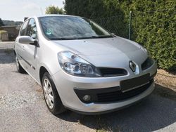 Silber Gebraucht 2007 Renault Clio II Dynamique Limousine | 2.500 € (Fairer Preis)