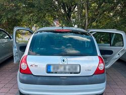 Silber Gebraucht 2003 Renault Clio II Kleinwagen | 1.350 €