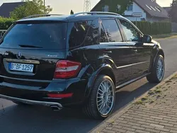 Schwarz Gebraucht 2009 Mercedes ML350 SUV | 13.100 € (Etwas zu teuer)