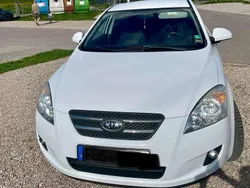 Weiß Gebraucht 2009 Kia Ceed Basis Limousine | 2.610 € (Etwas zu teuer)