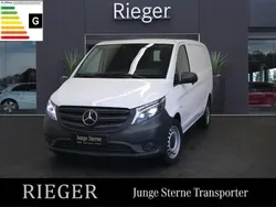 Weiß Gebraucht 2023 Mercedes Vito Van / Kleinbus | 38.675 € (Fairer Preis)