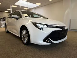 Weiß Gebraucht 2022 Toyota Corolla Limousine | 22.790 € (Fairer Preis)