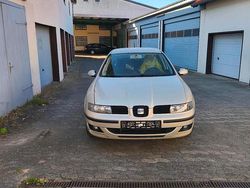 Gelb Gebraucht 2003 Seat Leon Limousine | 1.200 € (Etwas zu teuer)