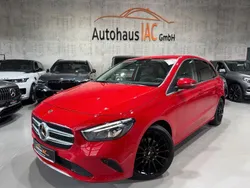 Rot Gebraucht 2019 Mercedes B200 Van / Kleinbus | 17.900 € (Guter Preis)