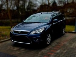 Grau Gebraucht 2008 Ford Focus Kombi | 1.900 € (Etwas zu teuer)