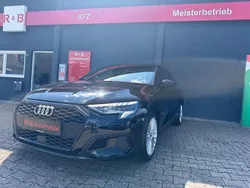 Brillantschwarz Gebraucht 2023 Audi A3 Sportback Advanced Limousine | 26.200 € (Guter Preis)