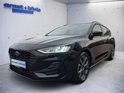 Agate black metallic Gebraucht 2024 Ford Focus ST-Line X Kombi | 25.890 € (Guter Preis)