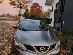 Grau Gebraucht 2016 Nissan Qashqai Visia SUV | 8.950 € (Etwas zu teuer)