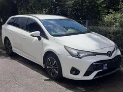 Weiß Gebraucht 2018 Toyota Avensis Multidrive S Kombi | 14.500 € (Guter Preis)