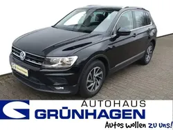 Deep black perleffekt Gebraucht 2018 VW Tiguan Comfortline SUV | 24.480 € (Fairer Preis)