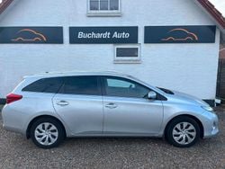 Silber Gebraucht 2014 Toyota Auris T2 Limousine | 6.000 € (Fairer Preis)